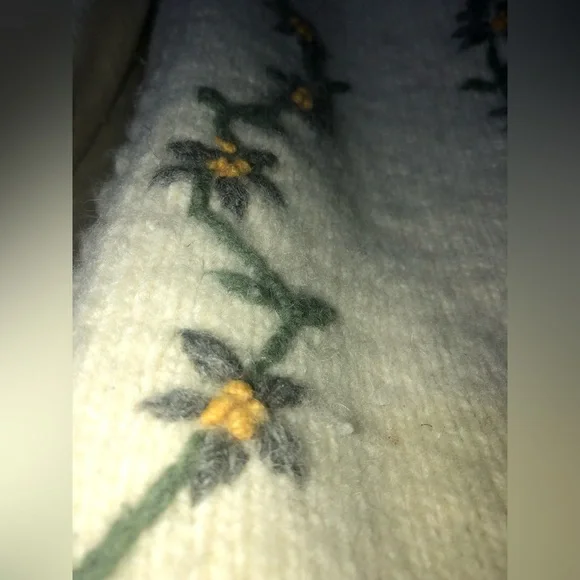 Vintage Hand-knit Cable Knit Floral Embroidery Wool Sweater womens M/L - Picture 2 of 16